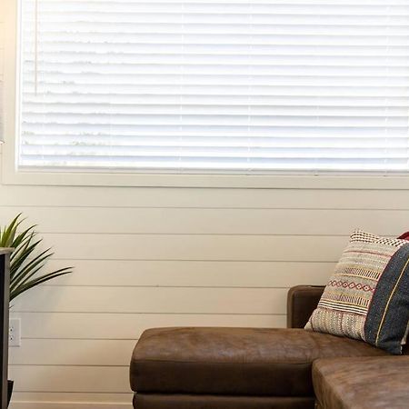 New! The Texas Longhorn-Luxury Container Home เฟรเดอริกส์เบิร์ก ภายนอก รูปภาพ