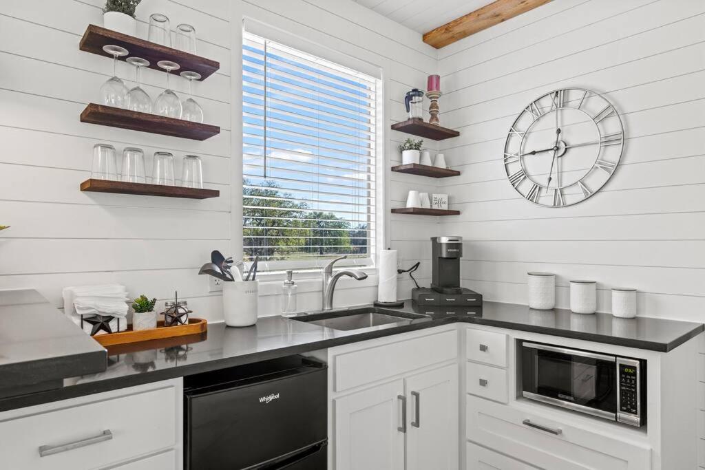 New! The Texas Longhorn-Luxury Container Home เฟรเดอริกส์เบิร์ก ภายนอก รูปภาพ