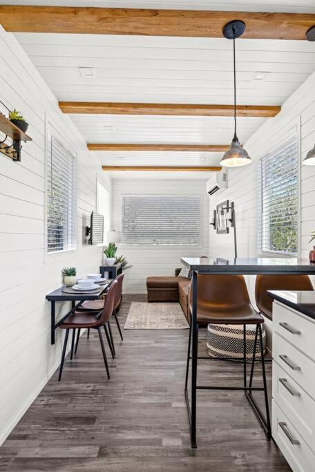New! The Texas Longhorn-Luxury Container Home เฟรเดอริกส์เบิร์ก ภายนอก รูปภาพ