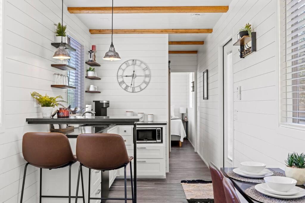 New! The Texas Longhorn-Luxury Container Home เฟรเดอริกส์เบิร์ก ภายนอก รูปภาพ