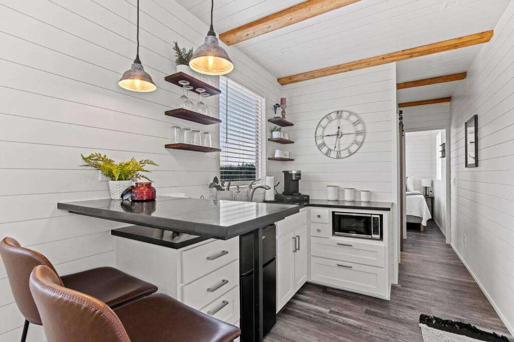 New! The Texas Longhorn-Luxury Container Home เฟรเดอริกส์เบิร์ก ภายนอก รูปภาพ