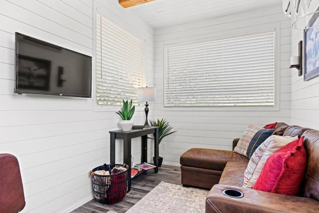 New! The Texas Longhorn-Luxury Container Home เฟรเดอริกส์เบิร์ก ภายนอก รูปภาพ