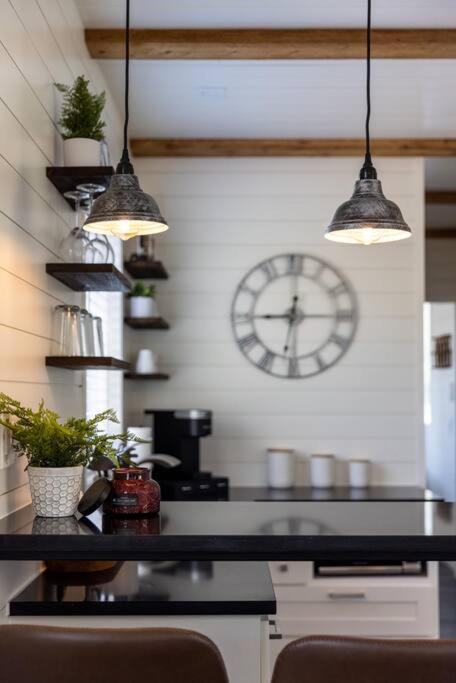 New! The Texas Longhorn-Luxury Container Home เฟรเดอริกส์เบิร์ก ภายนอก รูปภาพ
