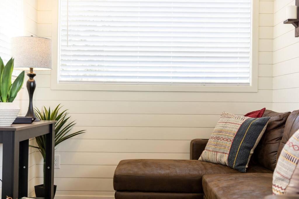 New! The Texas Longhorn-Luxury Container Home เฟรเดอริกส์เบิร์ก ภายนอก รูปภาพ