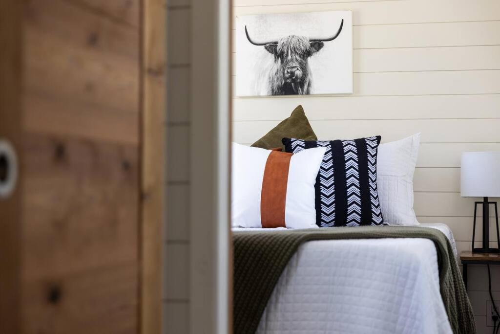 New! The Texas Longhorn-Luxury Container Home เฟรเดอริกส์เบิร์ก ภายนอก รูปภาพ