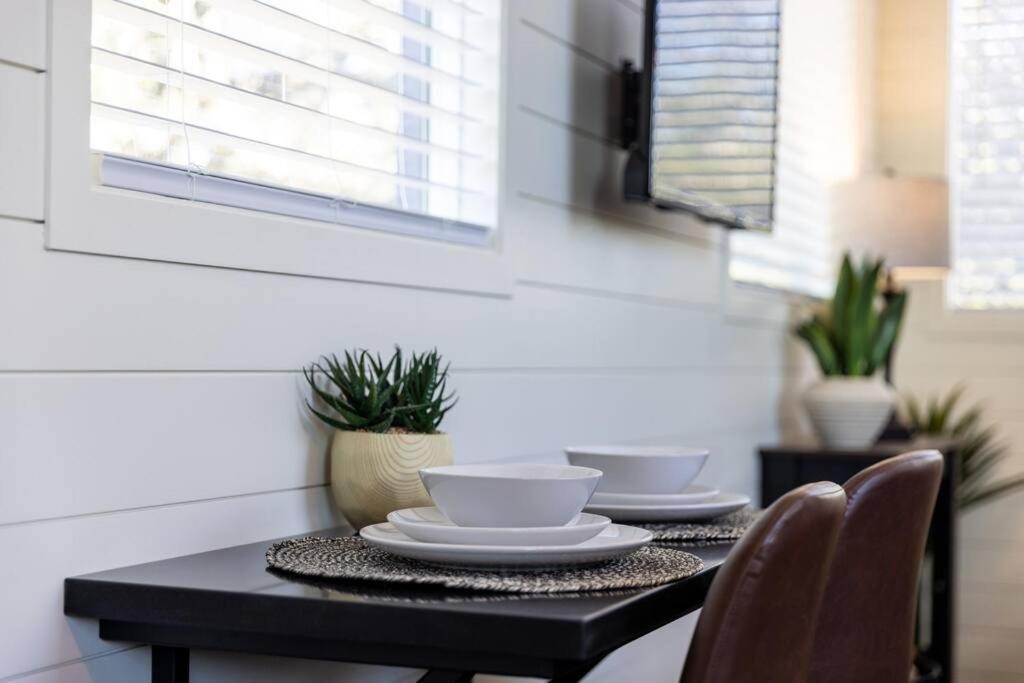 New! The Texas Longhorn-Luxury Container Home เฟรเดอริกส์เบิร์ก ภายนอก รูปภาพ